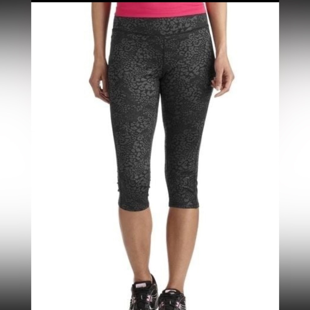 Cheetah / Leopard Print Black Athletic Crop Capri Leggings M Danskin Now